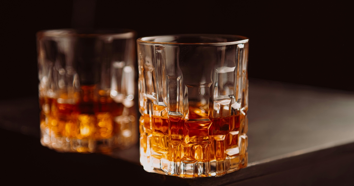 does alcohol cause hair loss — supporting image 1